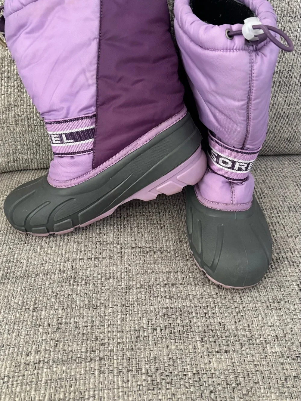 Sorel youth snow